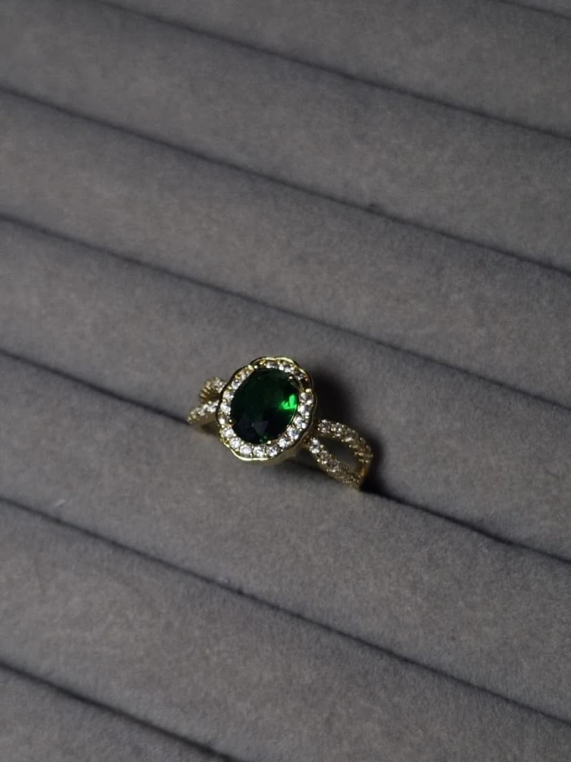 💚 Emerald Grace Ring