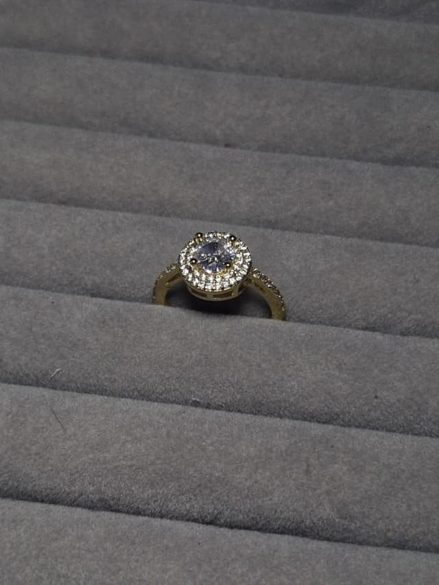 Halo Elegance Ring ✨